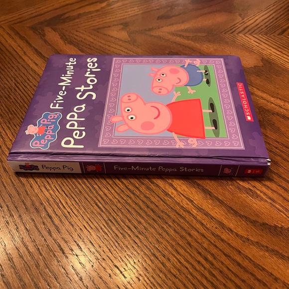 Peppa Pig Five-Minute Peppa Stories kids book - Picture 4 of 13